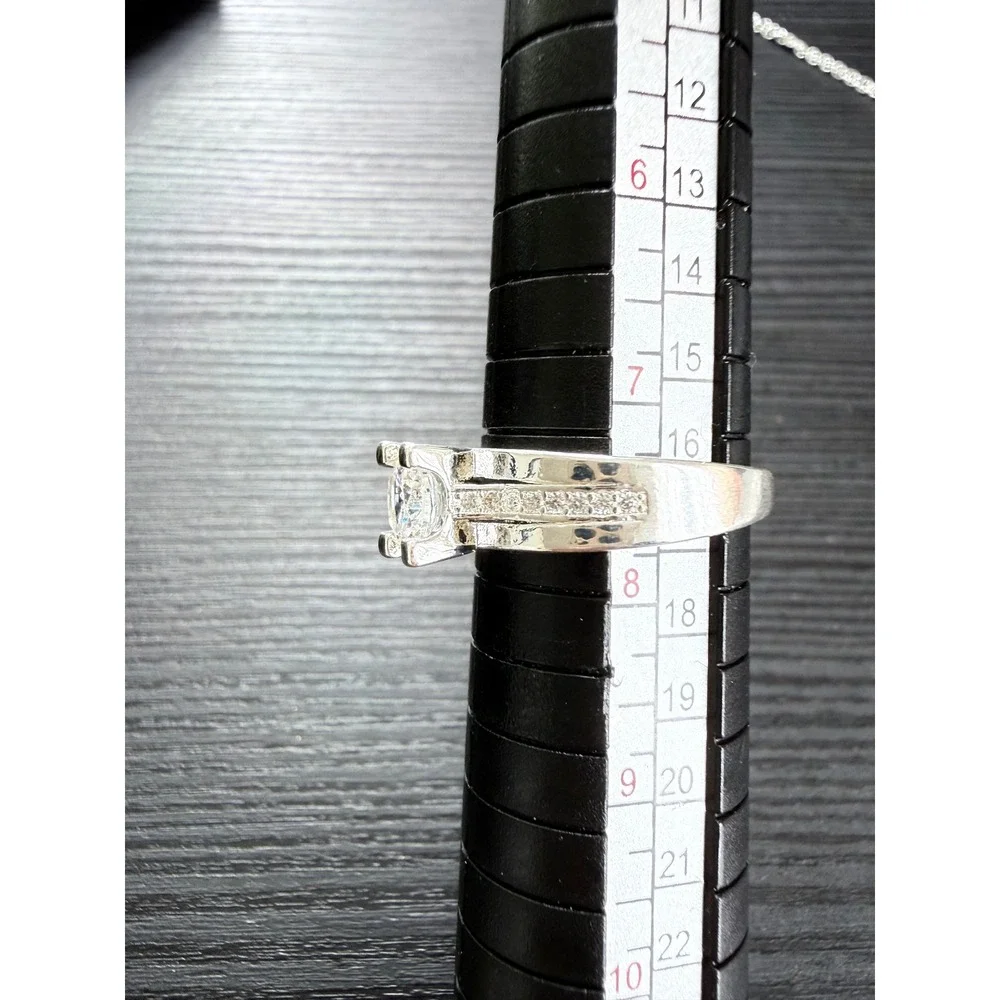 Ring Women Size 7.5 Silver 925 Round Cut Solitaire Accent